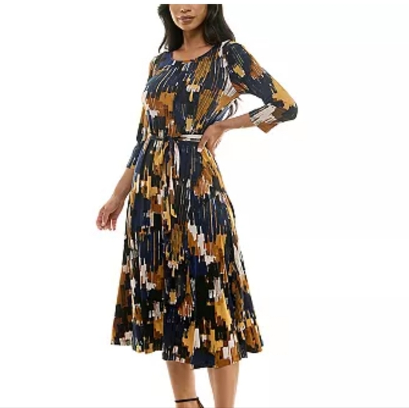 Nina Leonard Dresses & Skirts - Nina Leonard Black and Gold Sheath Dress 3/4 Sleeve Scoop Neck